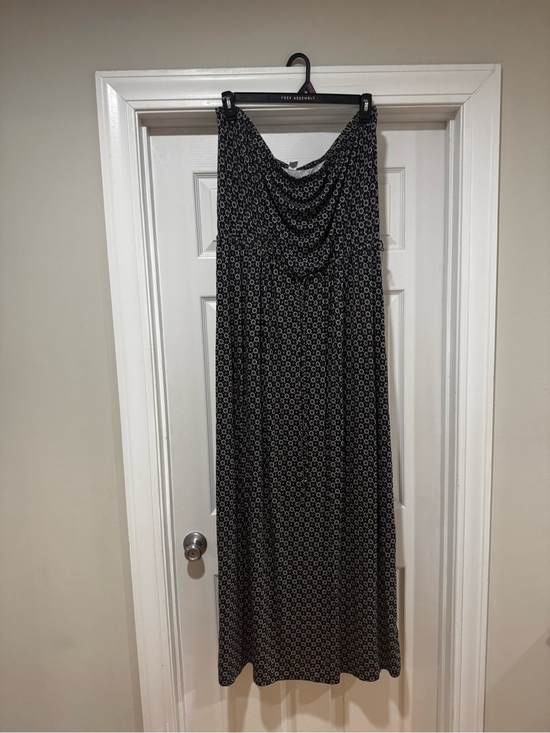 Old Navy Dresses & Skirts - Black & White Geometric Maxi Tube Dress